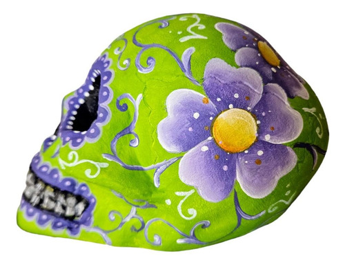 Calavera De Yeso Pintada A Mano Estilo Mexicano Vs. Colores