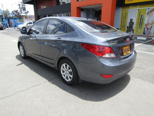 Imagen 5 de 15 de Hyundai Accent I25 2013