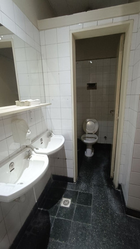 Unico 1er. Piso 8 Amb. Excelente Ubic. S/rivadavia