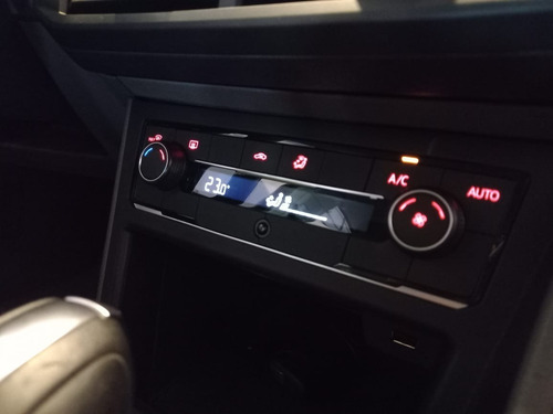 Imagem 14 de 15 de Volkswagen Polo 2019 1.0 Tsi Highline 200 Aut. 5p