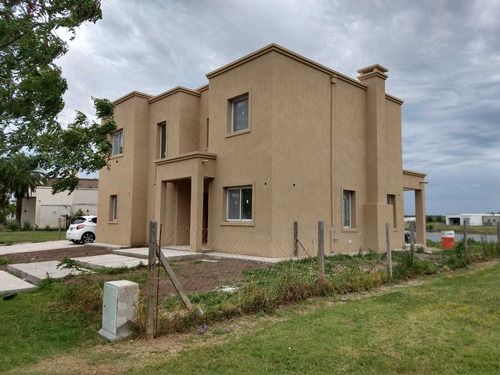 Imagen 2 de 14 de Barrio Cerrado El Canton - Islas - Casa Venta Usd 380.000