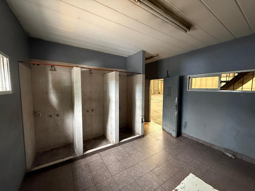 Galpon De 870 M² Cubiertos / 440 M² Semi-cub - San Justo