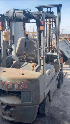 Imagen 2 de 15 de Autoelevador Toyota 1500kg Nafta Envios A Todo El Pais