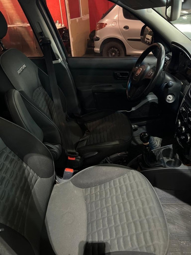 Imagen 12 de 16 de Fiat Palio Weekend Adventure Locker 1.5 16v 2016