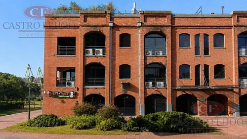 Local En Puerto Madero- Alicia Moreau De Justo Al 1700 En Venta