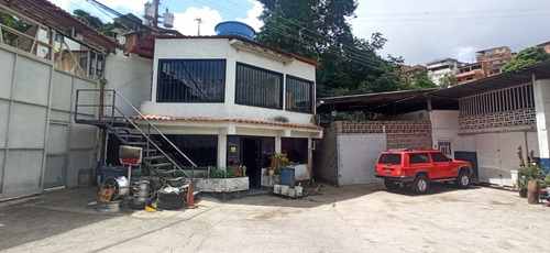 Imagen 2 de 6 de Venta De Galpón Con 12 Cuartos De Deposito