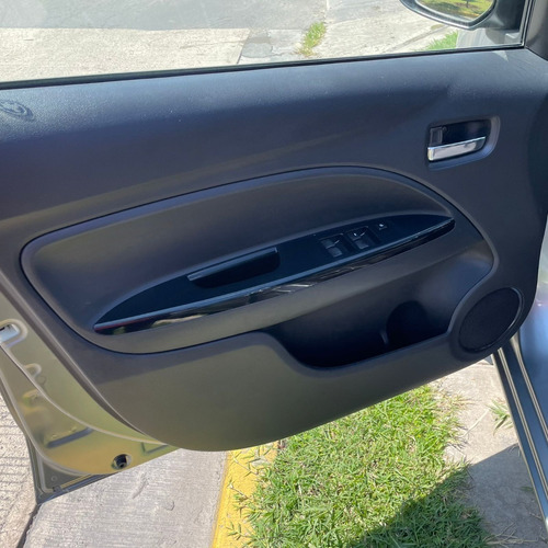 Imagen 12 de 13 de Dodge Attitude Sxt Manual 2018