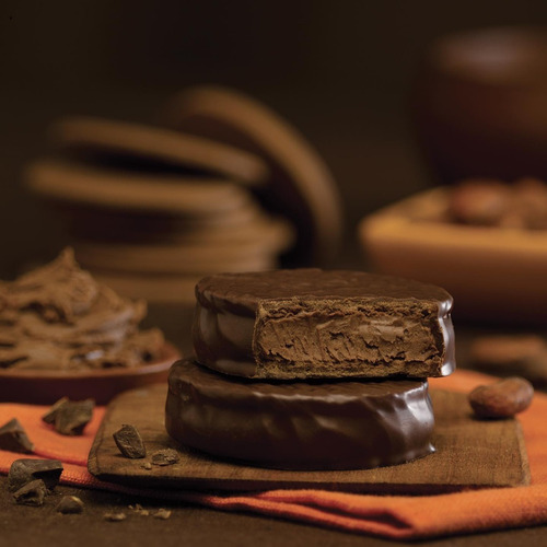 Imagen 2 de 3 de Alfajor Cachafaz Relleno Con Mousse De Chocolate 6 Un.