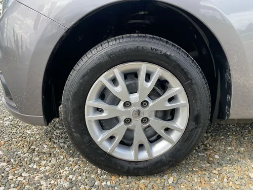 Renault Logan LIFE + MT 1.6 4X2