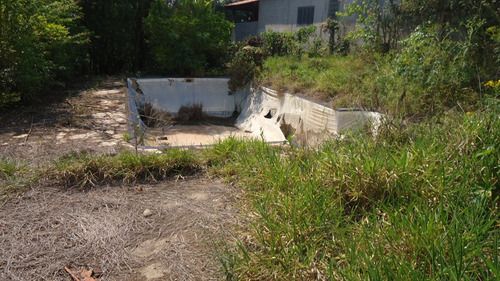 Casa Em Condomínio Com Piscina