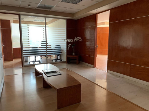 Oficinas En Torre Quadrata