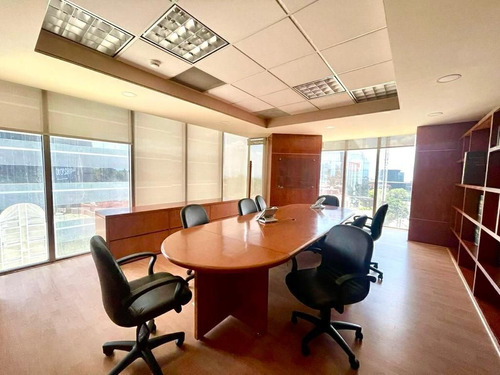 Oficina En Renta En Lomas Altas Torre Quadrata