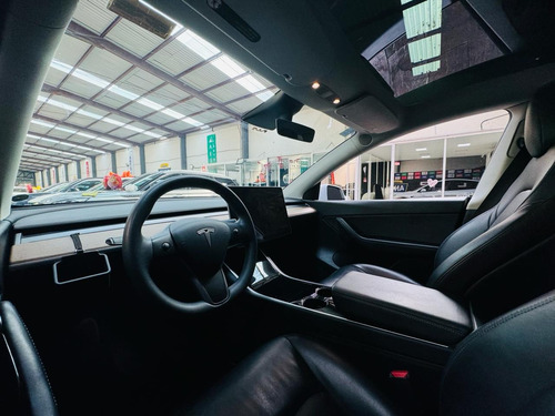 Tesla Model Y Manejo Autonomo 2020