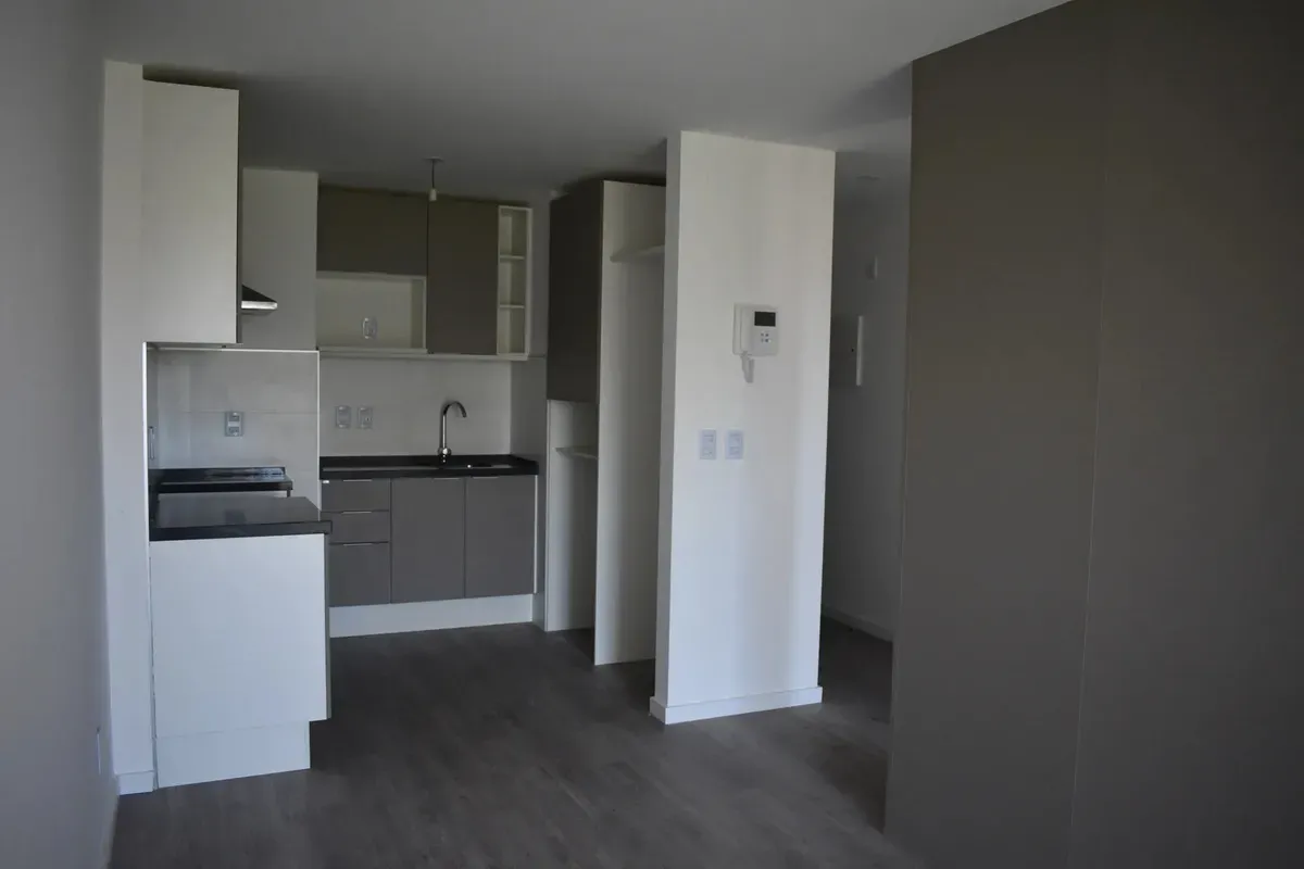 Alquiler Apartamento Moderno De 1 Dormitorio Semiequipado Incluye Box En Centro · Foto 2