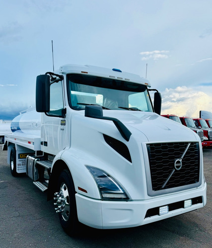 Pipa De Agua 10,000 Litros Camion Rabon Volvo 2019