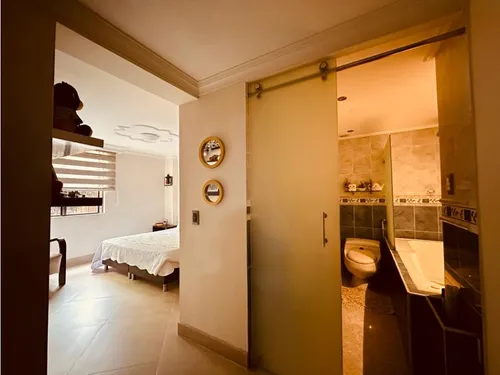 Vendo Apartamento En Laureles Medellín En Edificio De 185 M², Piso 1