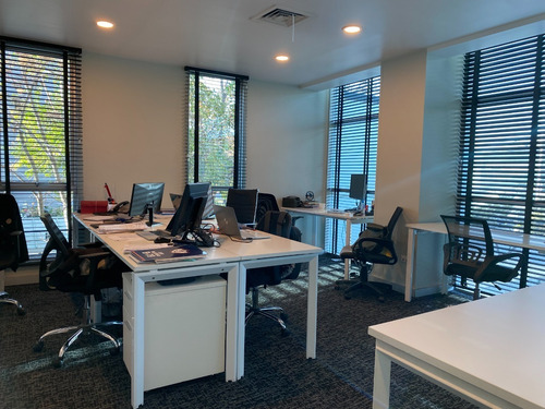 Oficina Habilitada En Exclusivo Sector De Nueva Costanera