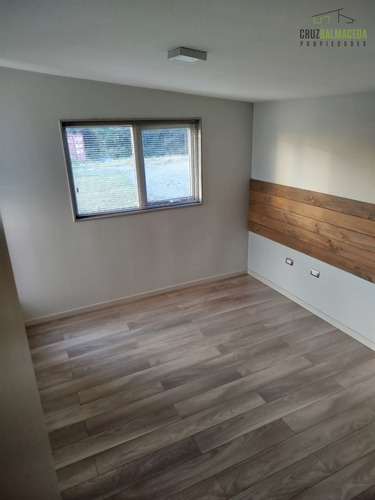 Casa Con Vista Al Mar, 2d Y 1b En Amplio Terreno De 2.500 M2