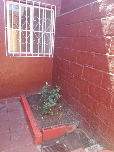 Imagen 3 de 30 de Casa De 3 Cuartos Sala Cocina Jardín 1 Baño Lavadero