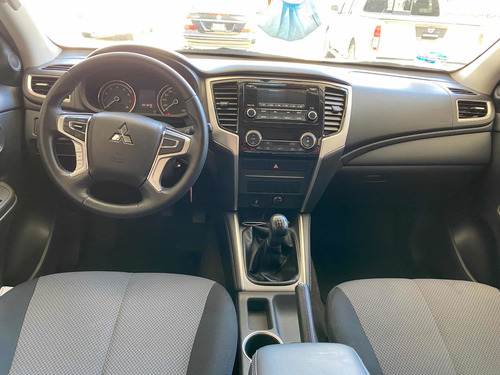 Imagen 9 de 13 de Mitsubishi L200 2020 2.4 Cabina Doble 4x2 Mt