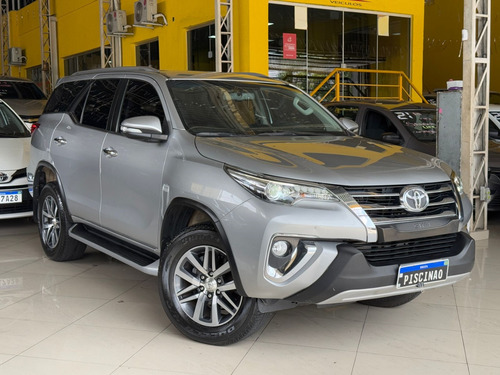 Toyota Hilux SW4 2.8 SRX 4X4 7 LUGARES 16V TURBO INTERCOOLER DIESEL 4P AUTOMÁTICO