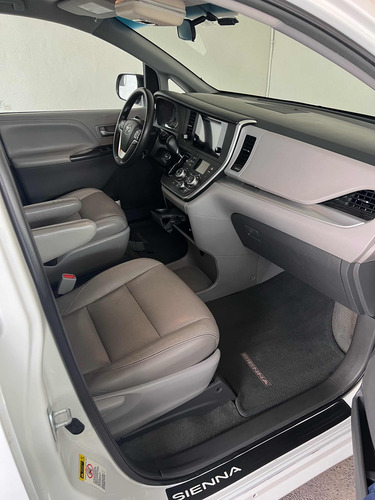 Toyota Sienna 3.5 Le V6 At