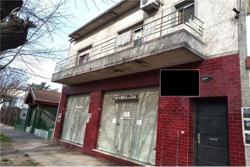 Venta 2 Locales + Depto 3 Amb + Patio En Quilmes