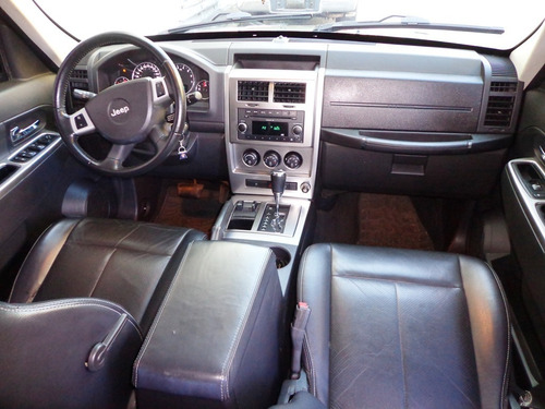 Imagen 10 de 18 de Jeep Cherokee Limited 2009 V6 4x4 Automático