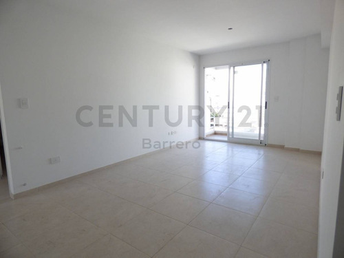 Imagen 1 de 30 de Impecable Tres Ambientes Con Dos Dormitorios En Suite Y Toilette A Estrenar