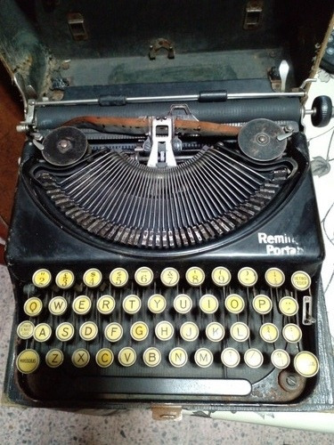 Maquina De Escribir Remington Portatil