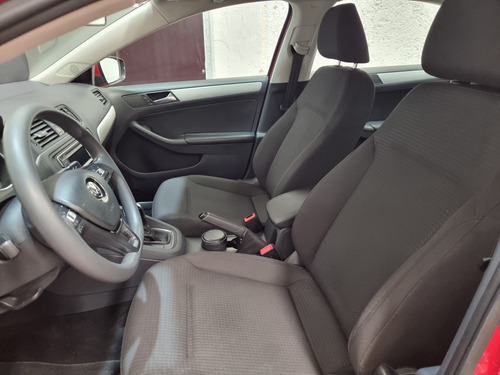 Imagen 5 de 14 de Volkswagen Jetta 2016 2.5 Trendline At