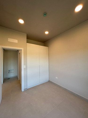 Vendo Departamento A Estrenar En El Edificio Zuba 9 De Encarnación: 2 Habitaciones Y 1 Baño