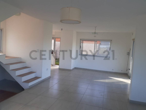 Casa En Venta Barrio La Nueva Hermosura* Acepta Permuta De Vehiculos*