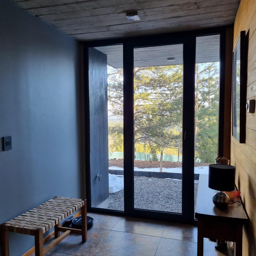 Casa En Venta - 3 Dormitorios 3 Baños - 2.100mts2 - San Martín De Los Andes