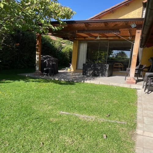 Hermosa Casa Tipo Chilena En Condominio En La Reina Alta.