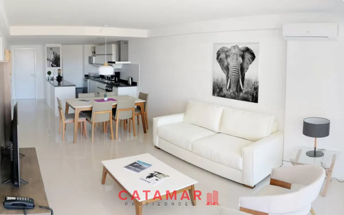Departamento De Dos Dormitorios Habitación De Servicio Lavadero Torre Esmeralda Playa Brava Punta Del Este.