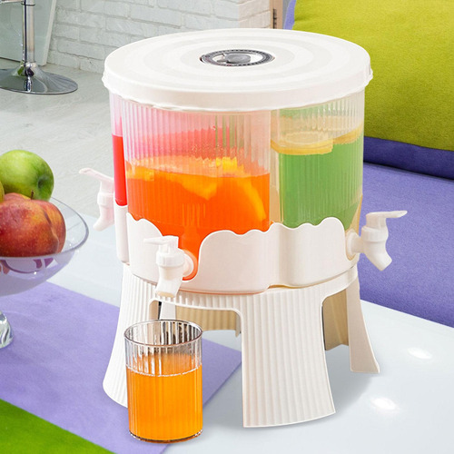 Elegante Servidor De Bebidas Con Jarra De Agua E Estilo A