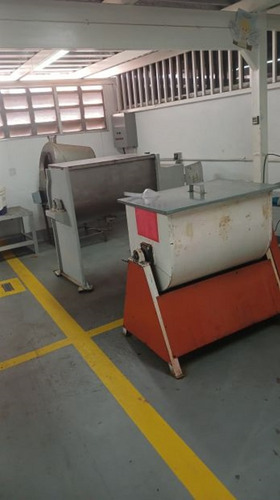 En Venta 3 Edificios + Fondo De Comercio Productora De Alimentos Secos En El Cementerio Oa