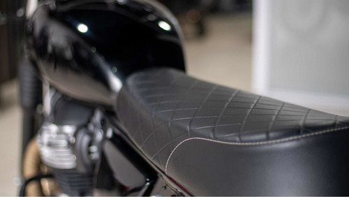 Royal Enfield Interceptor 650 Usada Personalizada