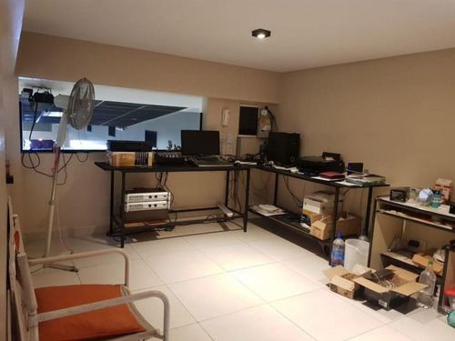 Salon De Fiestas Con Equipamiento En Liniers