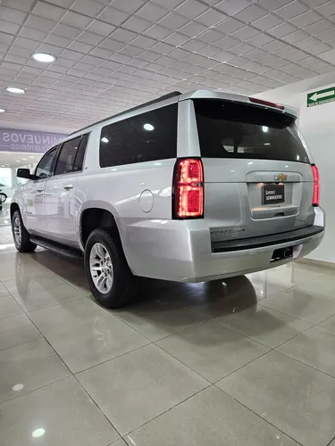 Chevrolet Suburban 5.3 V8 LT Piel 2 Fila Asientos At (B)