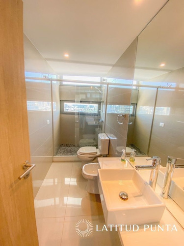 Imagen 21 de 28 de Apartamento Pasante Con Doble Balcón - Punta Del Este Brava
