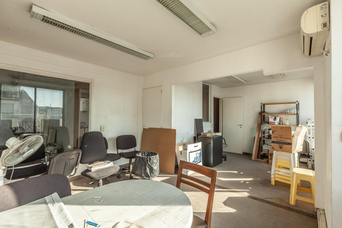 Venta Oficina Comercial Piso Entero, 8vo. Excelente Ubicación. Av. Belgrano 1400