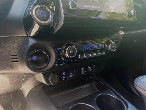 Imagen 20 de 25 de Toyota Hilux 2021 2.8 Cd Srx 177cv 4x4 At