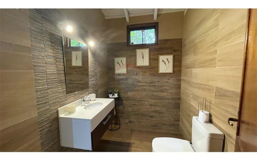 Imagen 8 de 14 de Vendo Casa En Lambaré: 5 Habitaciones Y 2 Baños.