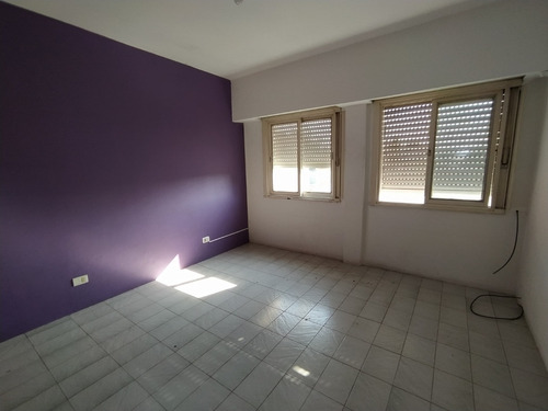 Departamento Tipo Casa En Planta Alta. Zona Residencial