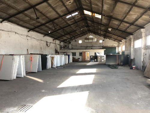 Gran Local Para Depósito. Terreno De 8.089 M2 Con Salida A 2 Calles.