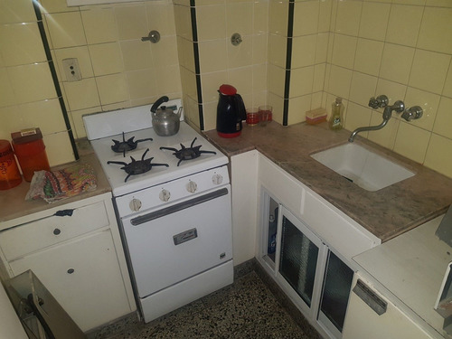 Departamento De 2 Amb A La Calle Con Balcon En Venta -