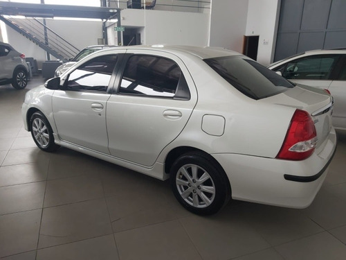 Imagen 6 de 15 de Toyota Etios 2017 1.5 Sedan Xls