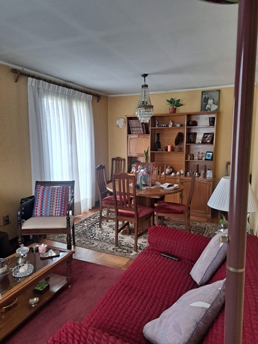 Venta Cómoda Casa, Buena Ubicación, Comuna De Ñuñoa.